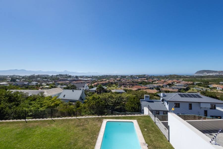 6 Bedroom Property for Sale in Whale Rock Western Cape